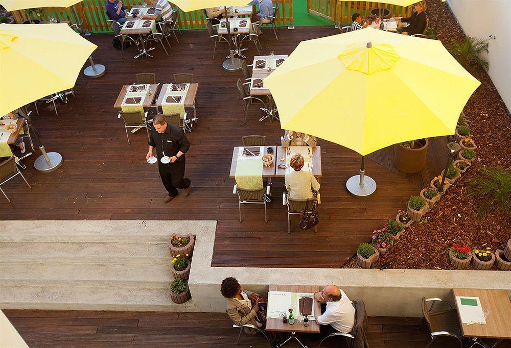 Hotel Restaurant La Croix Verte Vich Bagian luar foto