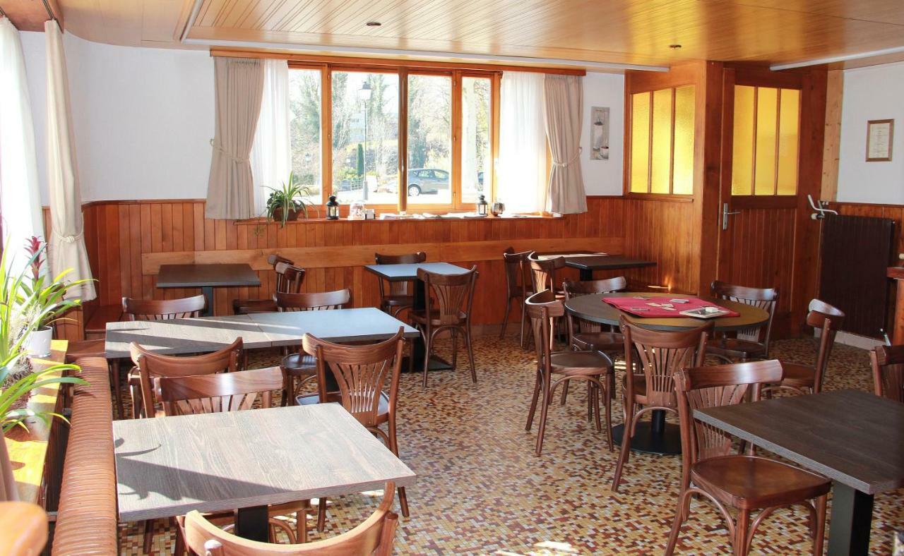 Hotel Restaurant La Croix Verte Vich Bagian luar foto