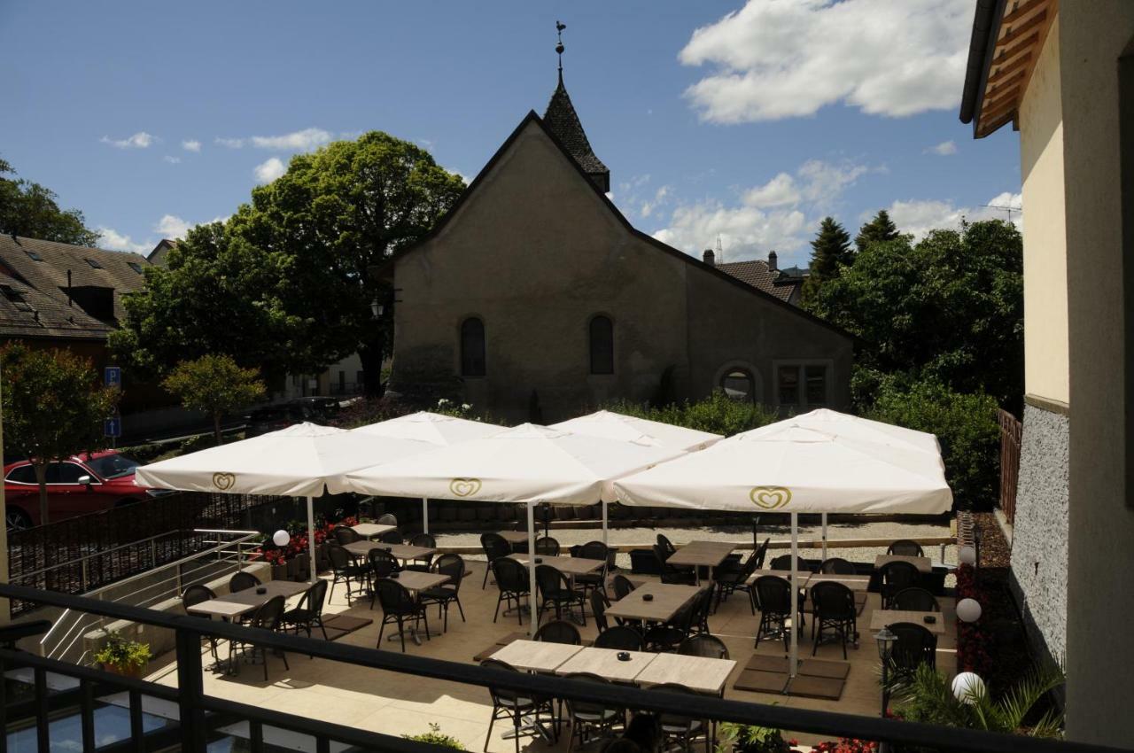 Hotel Restaurant La Croix Verte Vich Bagian luar foto