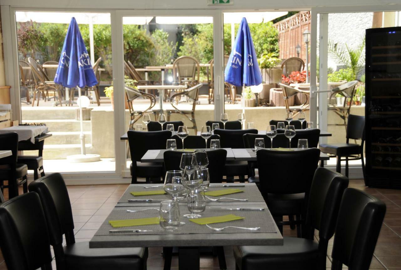 Hotel Restaurant La Croix Verte Vich Bagian luar foto