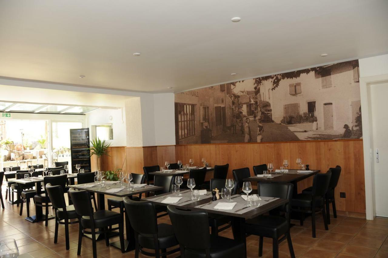 Hotel Restaurant La Croix Verte Vich Bagian luar foto